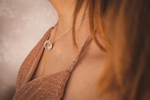 How to Choose the Perfect Necklace for an Active Lifestyle